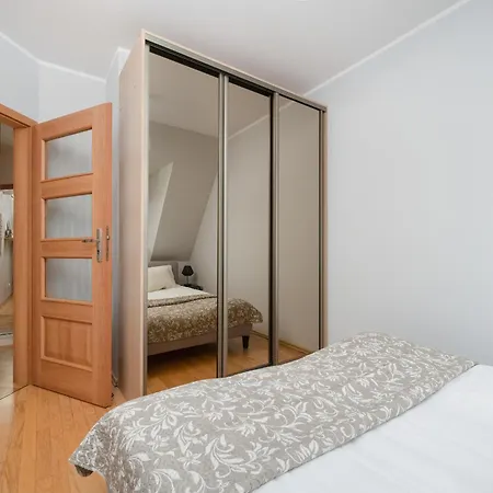 Dwupoziomowy Apartament Z Klimatyzacja We Wroclawiu By Renters *