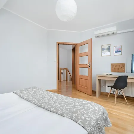 شقة Dwupoziomowy Apartament Z Klimatyzacja We Wroclawiu By Renters فروتسواف